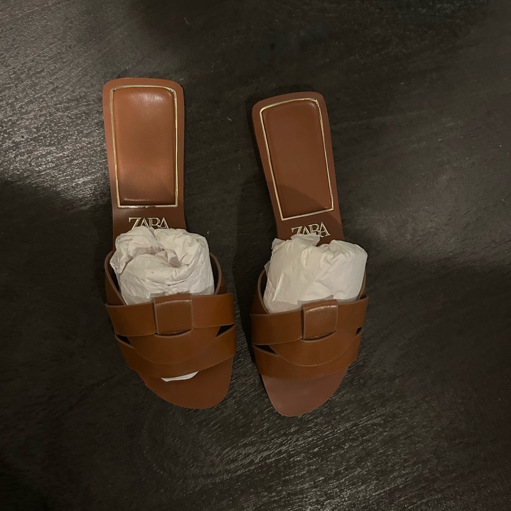 ZARA FLAT CROSSED LEATHER SANDALS - Picture 2 of 8
